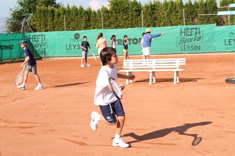 Village Camps International Summer Camp Leysin, Switzerland 2025-08-09 https://www.villagecamps.com/journals_admin/images/686-4-tennis (17).jpg
